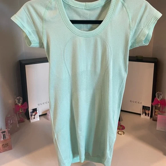 RARE Lululemon Mint Green Color Swiftly Tech Shirt - Picture 2 of 5